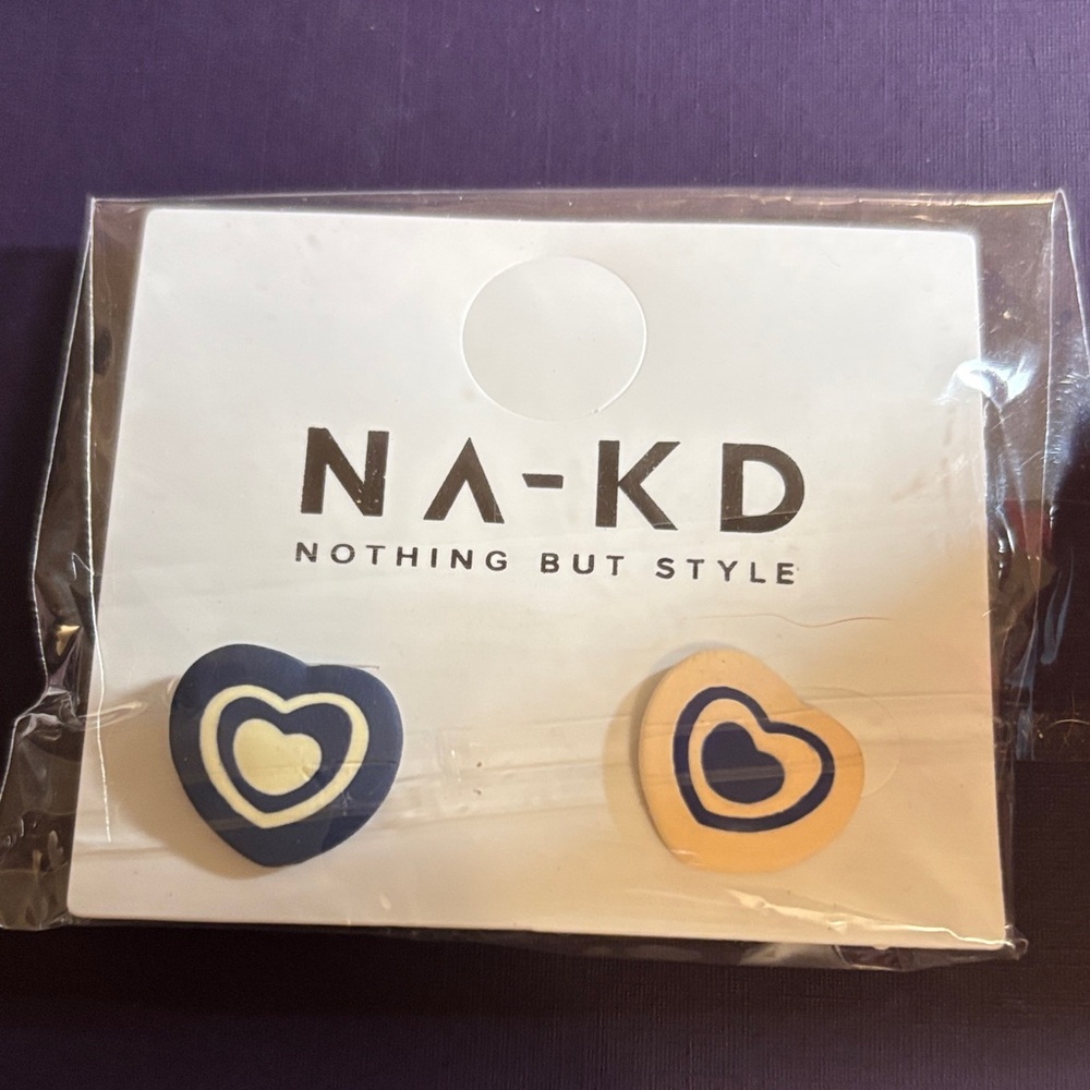 NA-KD Multi-Heart Stud Earrings - Blue & Tan Contrast Design NWT